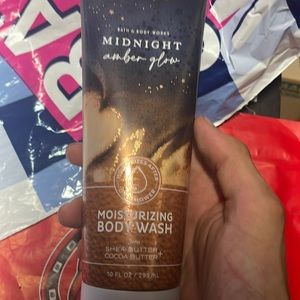 Moisturizing body wash with Shea butter and cocoa butter